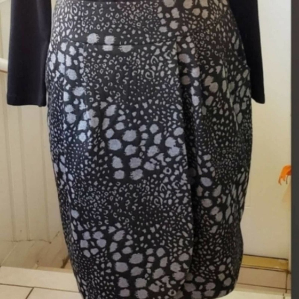 Abstract Stretch Midi Skirt Black And Fall Gray Women's Size 10 - Picture 2 of 7